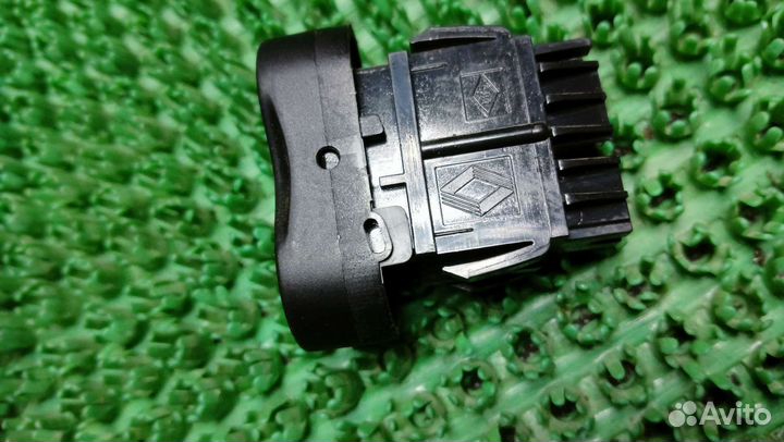 Кнопка включения обогрева заднего стекла Renault