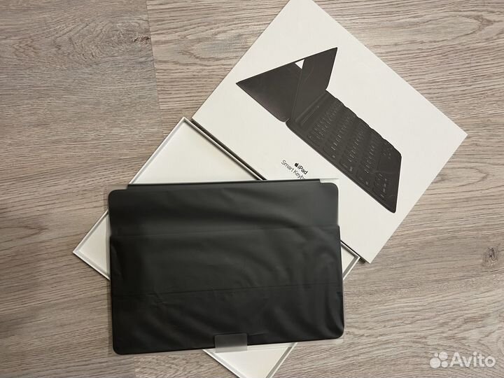 Чехол-клавиатура Apple SMART Keyboard