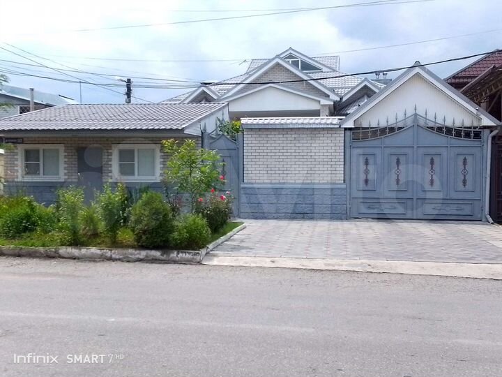 Дом 474,3 м² на участке 5,1 сот.