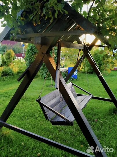 Садовые качели из дерева