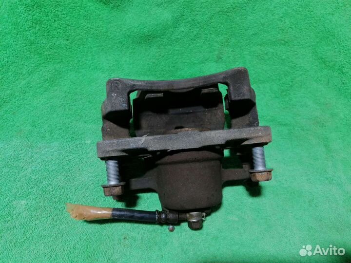 Суппорт тормозной передний правый Ярис Виц 2005-20