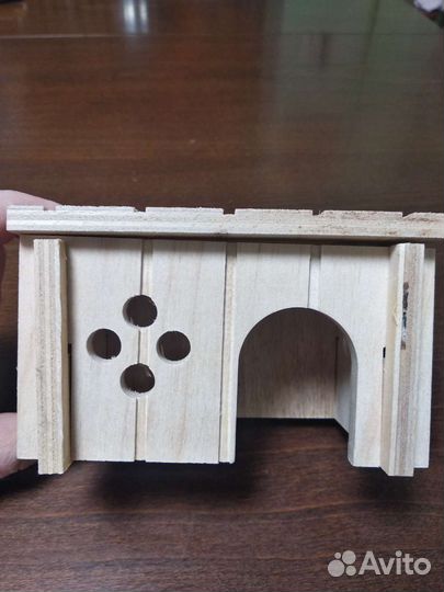 Новый деревянный домик для хомяка