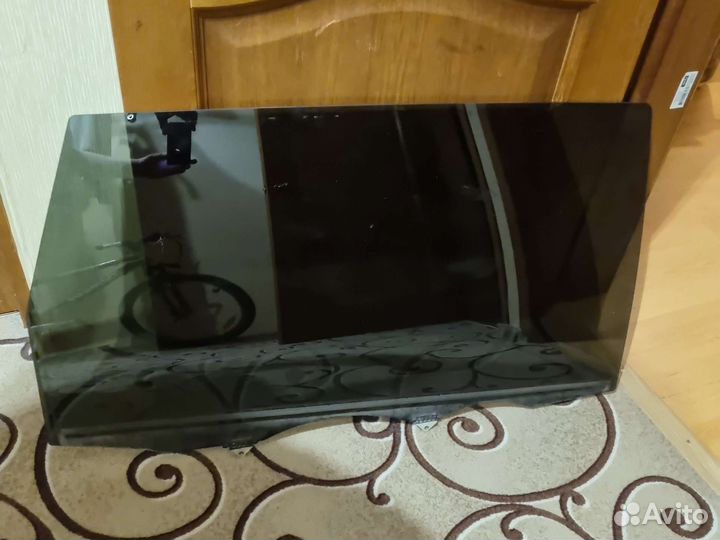 Стекло задней правой двери тойота сиенна 2