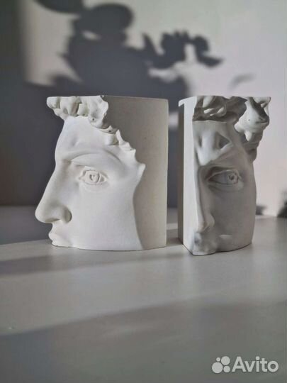 Ограничитель для книг из бетона