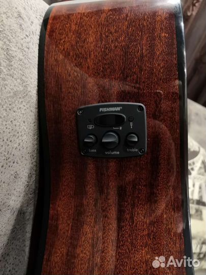 Акустическая гитара