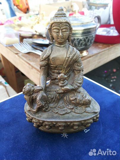 Бронзовый буда