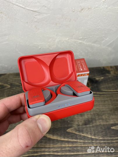 Беспроводные наушники jbl endurance peak