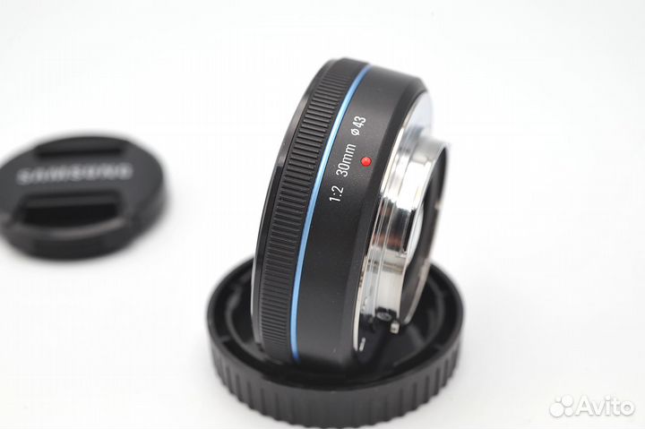 Samsung NX 30 mm F2.0 (S30NB)