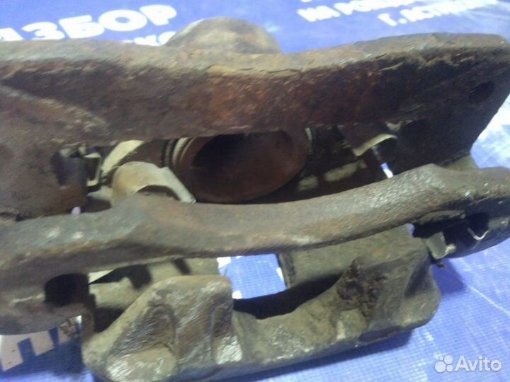 Передний левый суппорт Mitsubishi Galant 8 седан