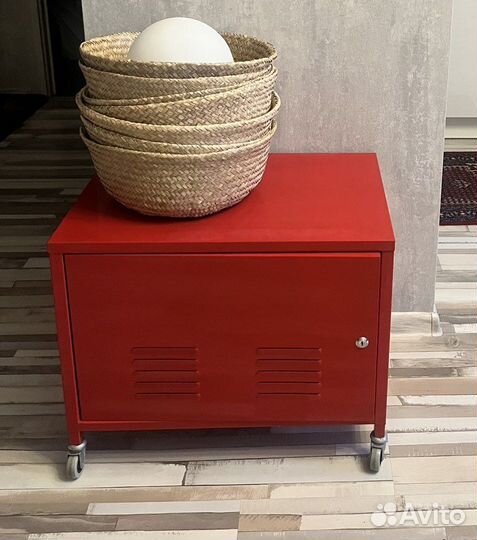 Красная тумба на колесиках икеа