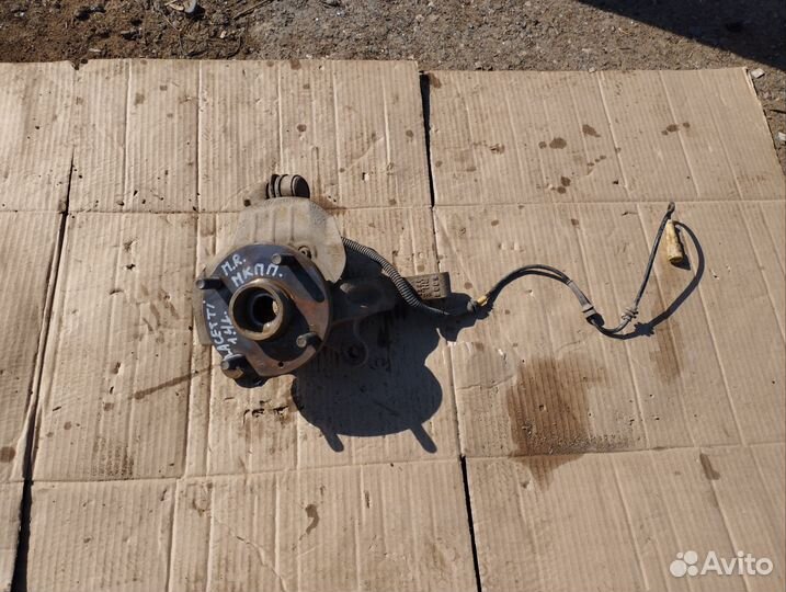 Поворотный кулак передний правый Chevrolet Lacetti