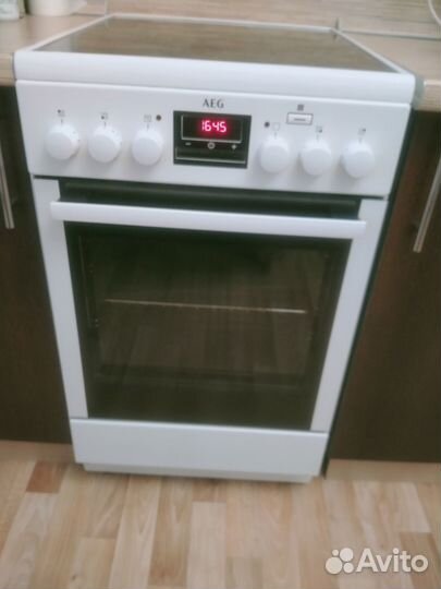 Электрическая плита с духовкой