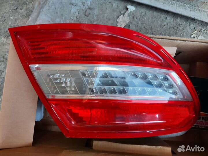 Задняя правая фара мерседес w 204