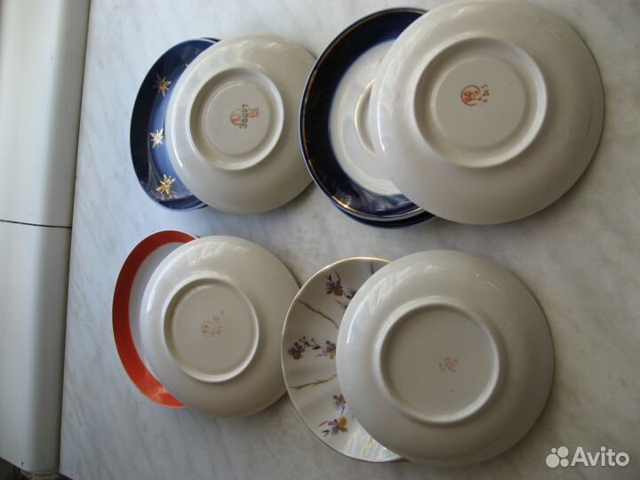 Продам фарфоровые тарелки и блюдца. СССР