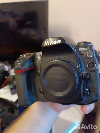 Nikon 300s