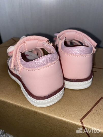 Босоножки детские новые