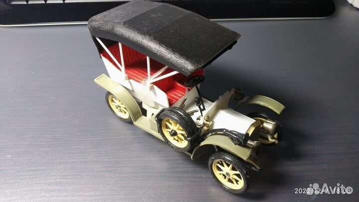 Модели старинных автомобилей dixi