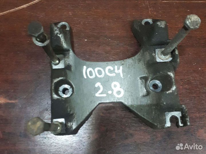 Кронштейн компрессора кондиционера ауди 100с4