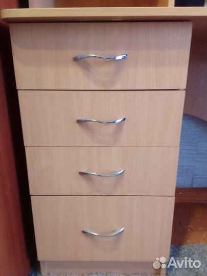 Компьютерный стол и шкаф