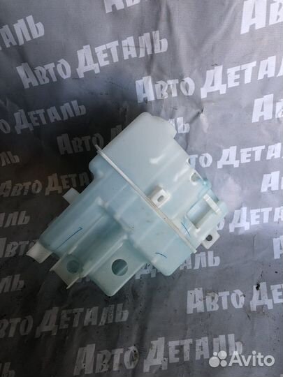 Бачок омывателя лобового стекла Toyota Camry 70