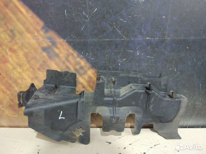 Воздуховод радиатора левый Volkswagen Passat