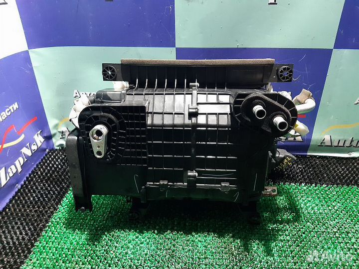 Тросик стояночного тормоза правый Mitsubishi Pajer