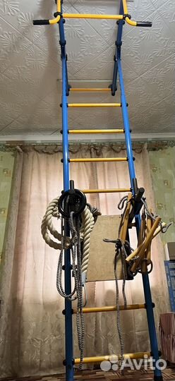 Шведская стенка с турником в распор