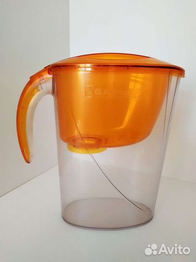 Кувшины пластиковый и стеклянный