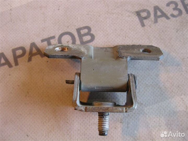 Петля крышки багажника Nissan Primera P12 хэтчбек