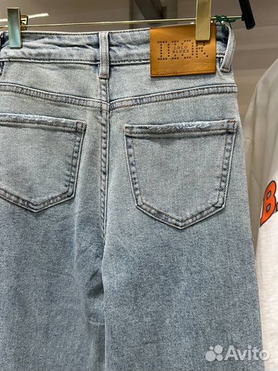 Джинсы со стразами Loloblues