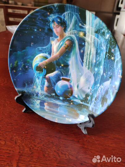 Тарелка декоративная Водолей