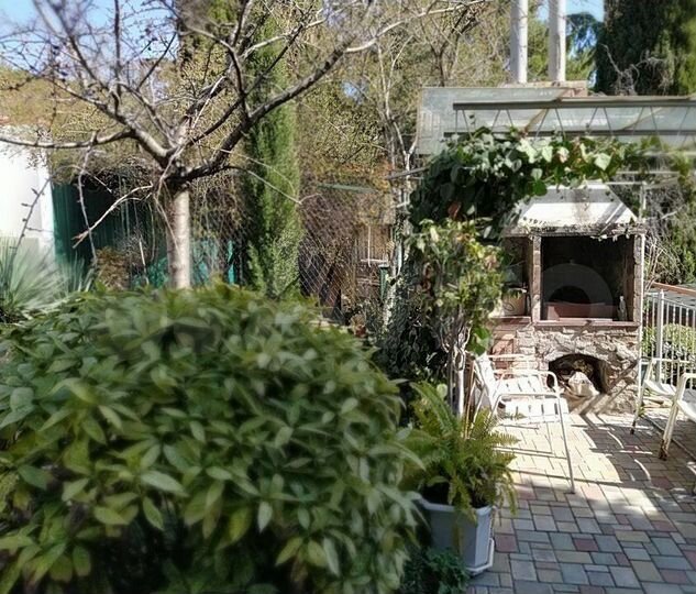 Доля в 3-к. квартире, 100 м², 3/3 эт.