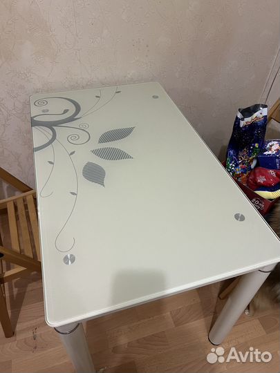 Кухонный стол стеклянный