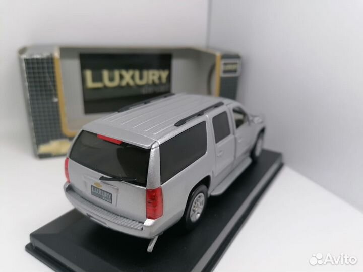 1 43 Chevrolet Suburban