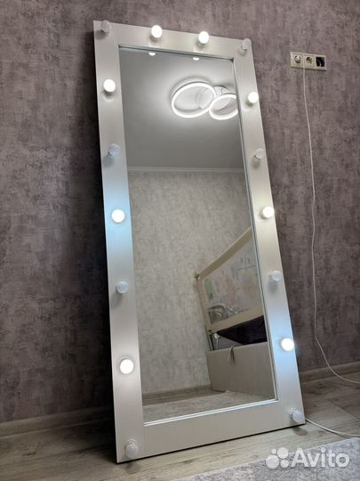 Зеркало напольное с подсветкой