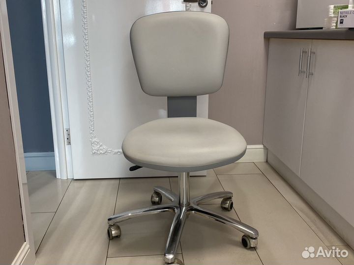 Стул мастера педикюра маникюра