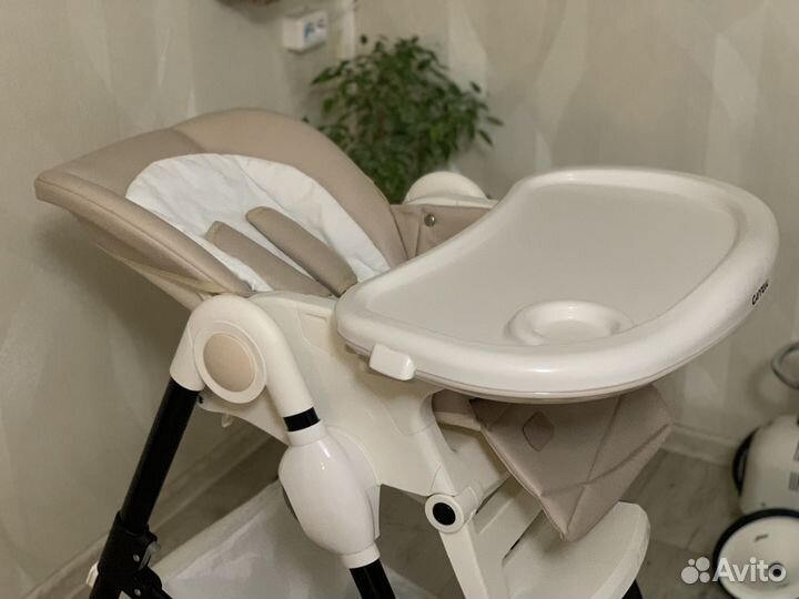 Стульчик для кормления Carrello бежевый
