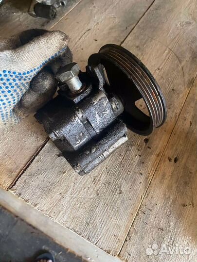 Насос гидроусилителя руля Nissan Primera P12