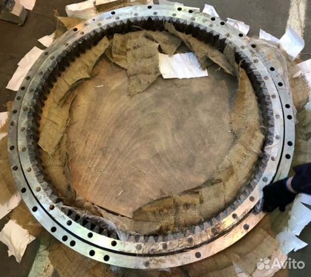 Поворотный круг Hitachi Zx 200-3