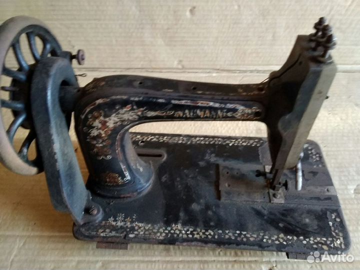 Юбилейная швейная машинка Naumann по заказу Попова