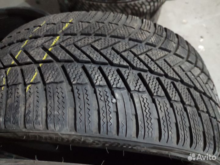 Bridgestone Blizzak LM-005 255/35 R21