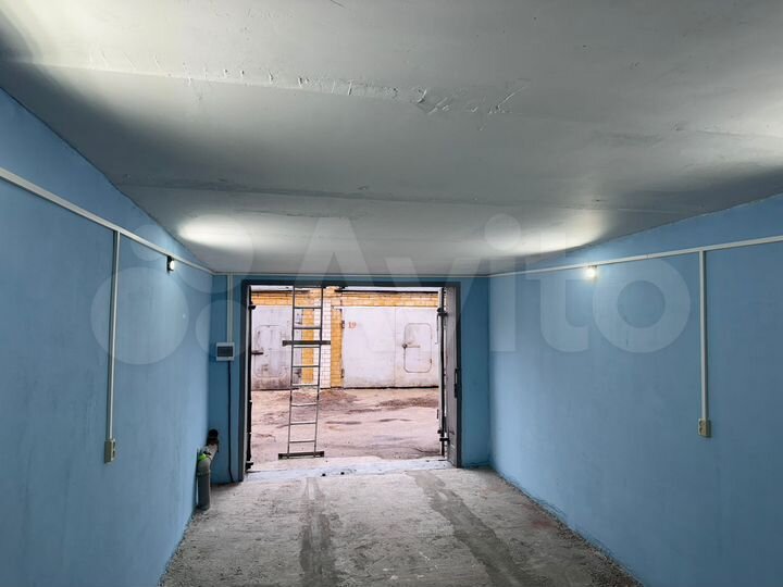 Гараж, > 30 м²