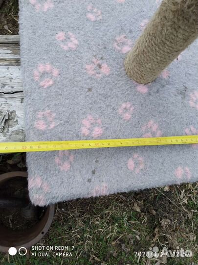 Лежанка для кошек с когтеточкой