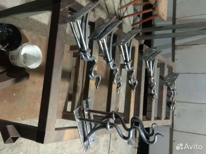 Кованые кронштейны для карниза