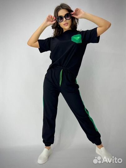 Костюм женский спортивный