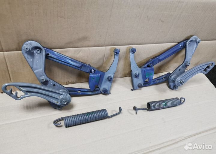 Петли капота на Mercedes W124