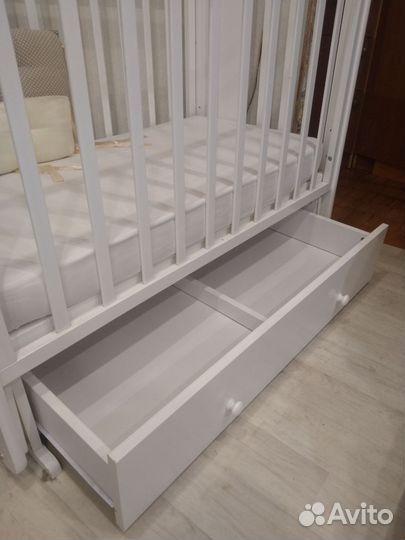 Кроватка детская с маятником и матрасом б у