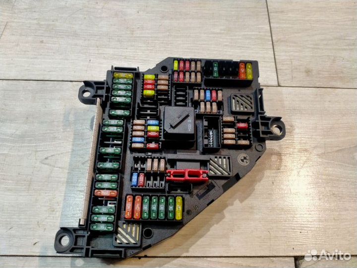 Блок предохранителей Bmw 528I F10 N52B30 06.2010