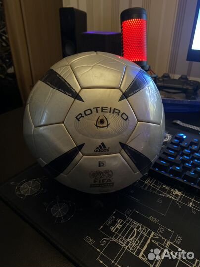 Футбольный мяч adidas roteiro