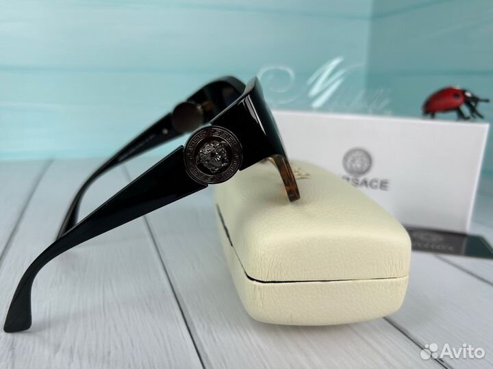 Солнцезащитные очки женские Versace новые
